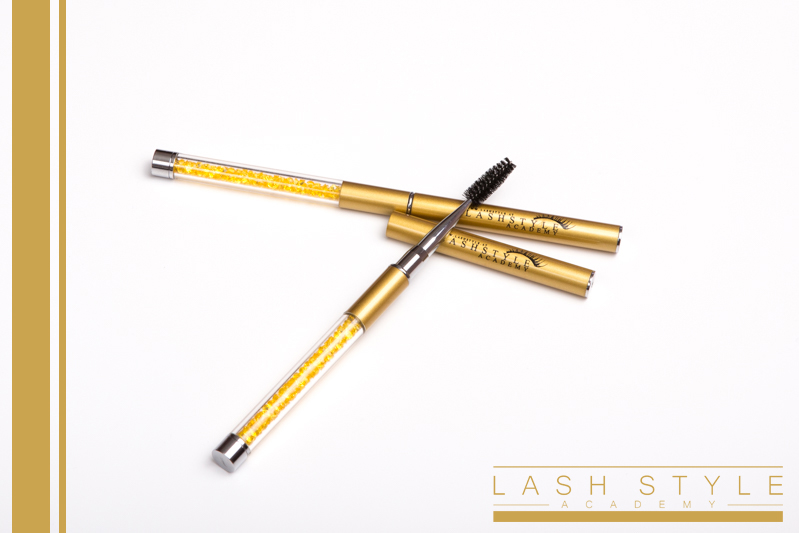 Szempilla fésű tokban Szempilla fésű tokban