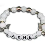 Gyöngyös szempillás karkötő.